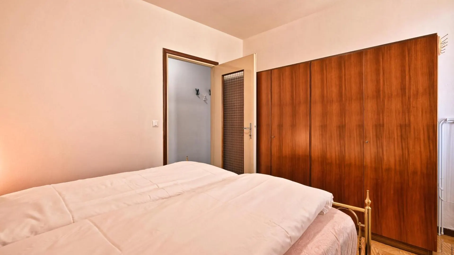 La Casa Del Vento - Appartamento Montagna - Theater Home ガルニャーノ 0*,  イタリア